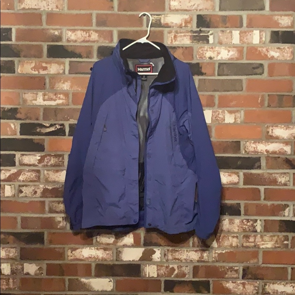 Marmot ski:snowboard jacket with removable hood.